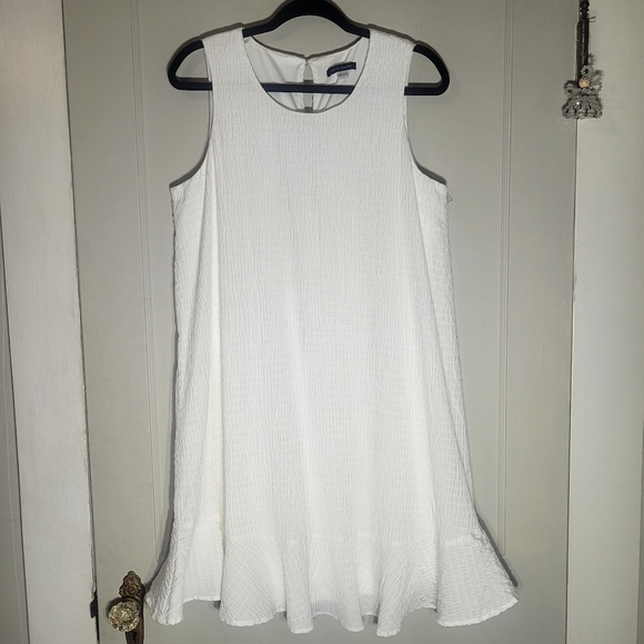 Tommy Hilfiger Dresses & Skirts - $Tommy Hilfiger White Flowy Dress, Size 12